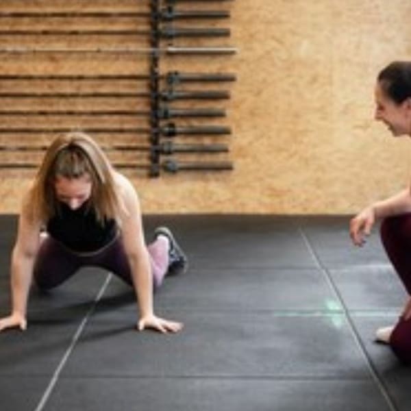 Cómo Limpiar Colchonetas y Pisos Duros de Gimnasio